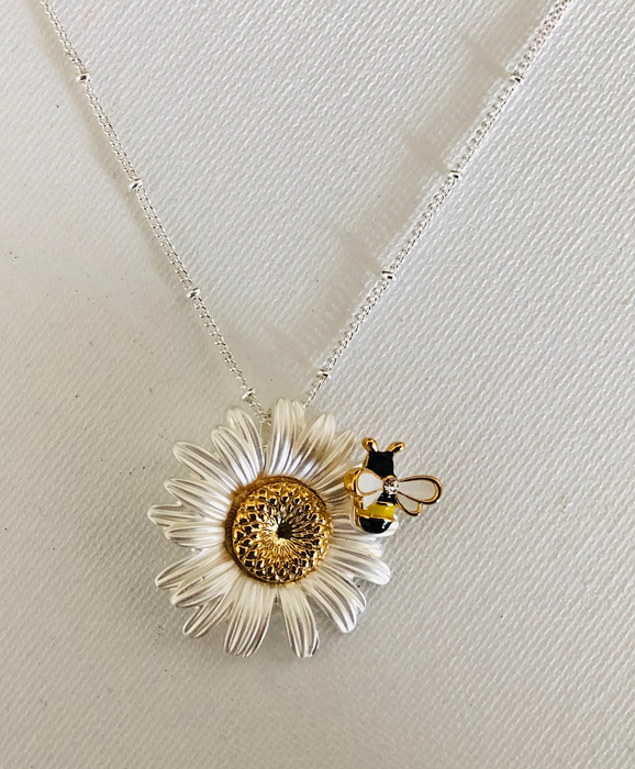 Daisy Bee Necklace - Carol Young Silver