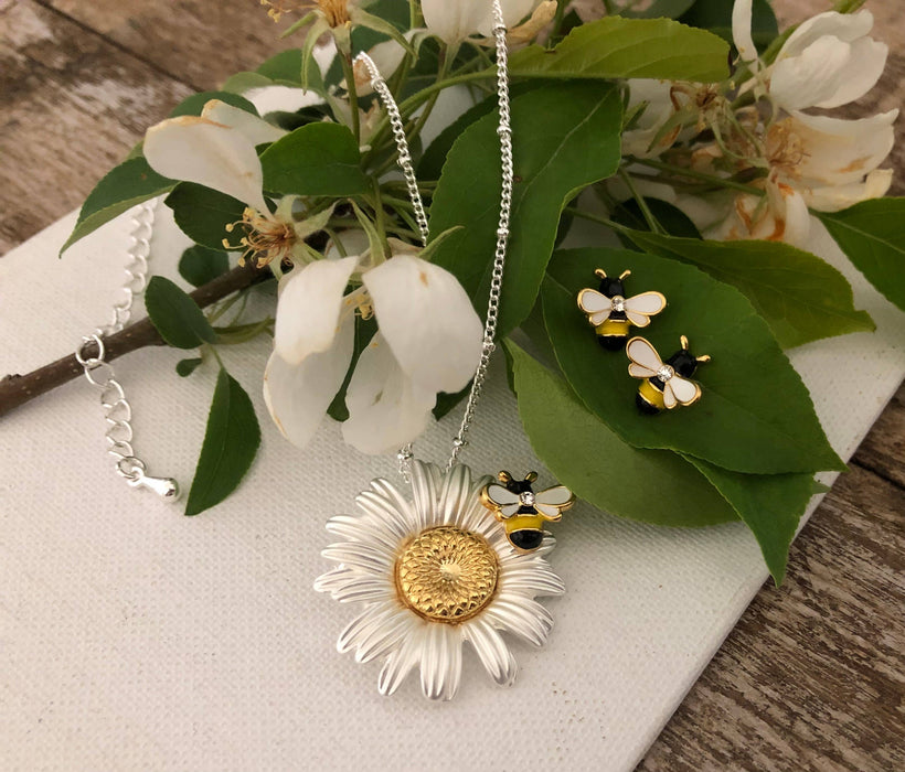 Daisy Bee Necklace - Carol Young Silver